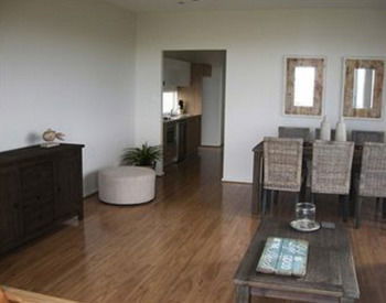 Caves Beachside Hotel - Sydney 4u 44