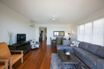 Caves Beachside Hotel - Sydney 4u 46