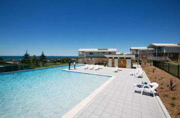 Caves Beachside Hotel - Sydney 4u 57
