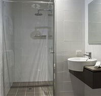 The Huskisson - Sydney 4u