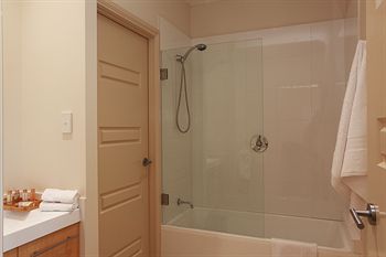 H Boutique Hotel - Accommodation Sydney 4