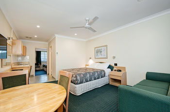Colonial Terrace Motor Inn - Sydney Resort 24
