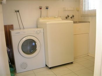 Australian Home Away @ Doncaster Grange Park - Accommodation Sydney 3