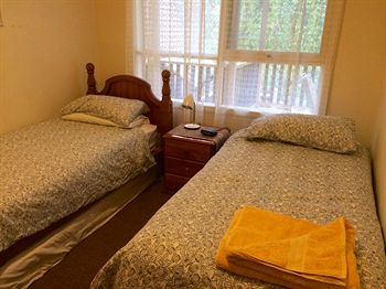 Australian Home Away @ Doncaster Grange Park - Accommodation Sydney 6