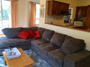 Australian Home Away @ Doncaster Grange Park - Accommodation Sydney 17