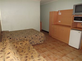 Palm Court Budget Motel Hostel/Backpackers - Sydney 4u 4
