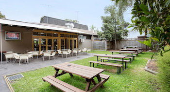 High Flyer Hotel - Sydney 4u 4