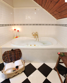 Mary Card's Coach House - Accommodation Sydney 5