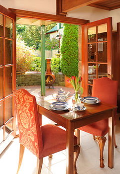 Mary Card's Coach House - Accommodation Sydney 6