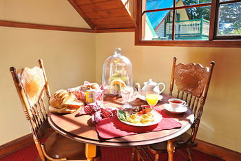 Mary Card's Coach House - Accommodation Sydney 11