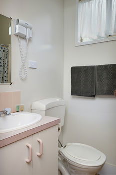 Gundagai Cabins & Tourist Park - Accommodation Sydney 13