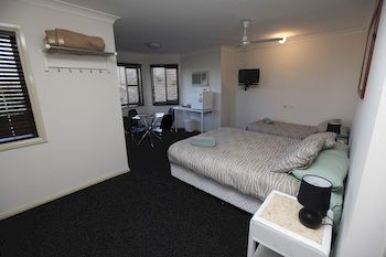 Across Country Motel And Serviced Apartments - Sydney 4u 9