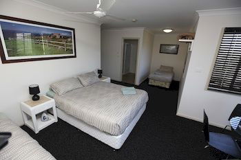 Across Country Motel And Serviced Apartments - Sydney 4u 14