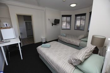 Across Country Motel And Serviced Apartments - Sydney 4u 19