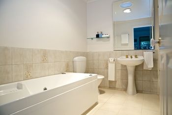 Yarra Glen Racecourse Apartments - Accommodation Sydney 16
