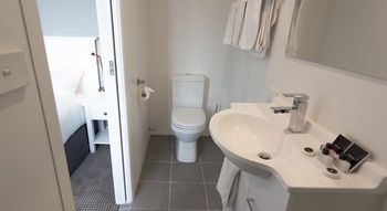 CH On Peel Boutique Hotel - Accommodation Sydney 0