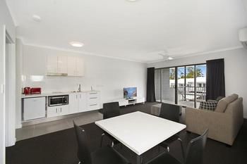 Cooroy Luxury Motel Apartments Noosa - Accommodation Sydney 10