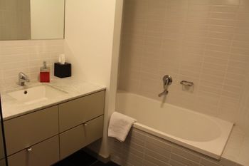 Apartment View Docklands Melbourne - Sydney 4u 2