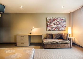 Comfy Kew Apartments - Accommodation Sydney 14