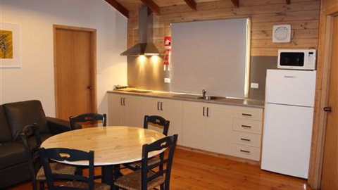 Lakes And Craters Holiday Park - Accommodation Sydney 2