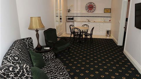 The Yarrawonga Hotel - Sydney 4u 1