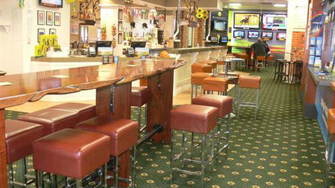 The Yarrawonga Hotel - Sydney 4u 5