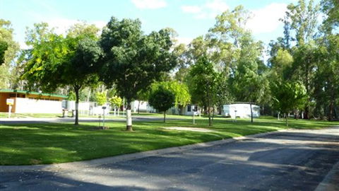 Barham Caravan & Tourist Park - Sydney 4u 1