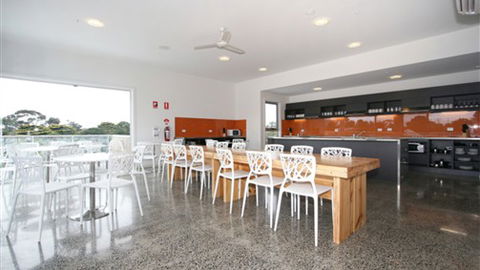The Island Accommodation - Phillip Island YHA - Accommodation Sydney 4