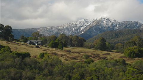 Kunala Chalet - Pinnacle Valley Resort - Accommodation Sydney 7