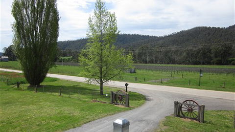 Glenmore Springs Accommodation - Sydney 4u 0