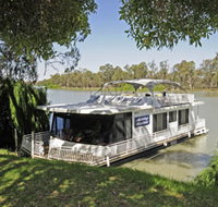 Boats and Bedzzz - The Murray Dream self-contained moored Houseboat - Accommodation Sydney