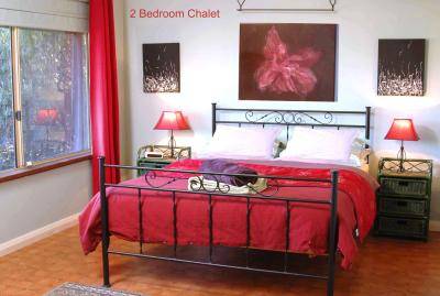 Bettenay's Lakeside Loft Spa Apartment - Accommodation Sydney 0