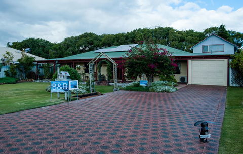 Busselton Marina Bed & Breakfast - Accommodation Sydney 0