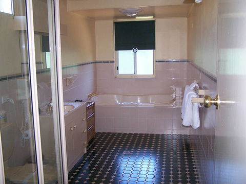 Econo Lodge Griffith Motor Inn - Sydney 4u 3