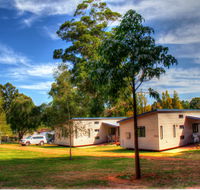 Fontys Pool Caravan Park and Chalets - Sydney 4u