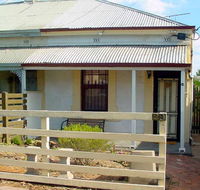 Harriett's Cottage Accommodation Clyde's Cottage - Sydney 4u