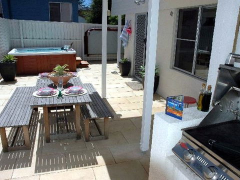 Joylaine Beach House - Accommodation Sydney 3