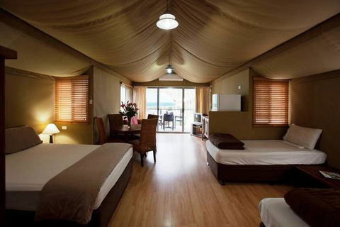 NRMA Ocean Beach Holiday Park - Sydney 4u 4