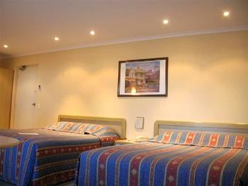 Reef Motor Inn - Accommodation Sydney 1