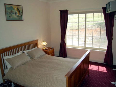 Rothesay Park - Sydney 4u 1