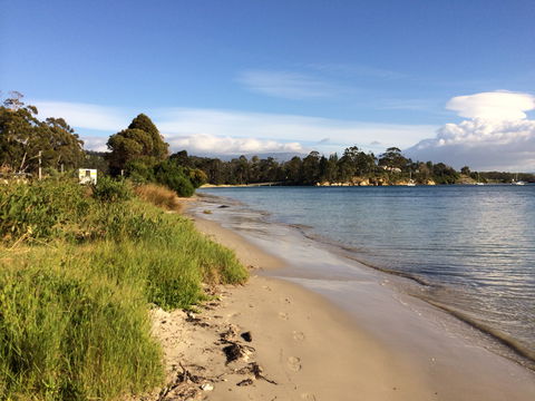 Snug Beach Cabin & Caravan Park - Sydney 4u 0