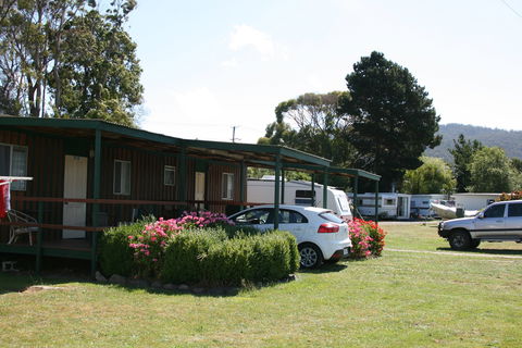 Snug Beach Cabin & Caravan Park - Sydney 4u 4