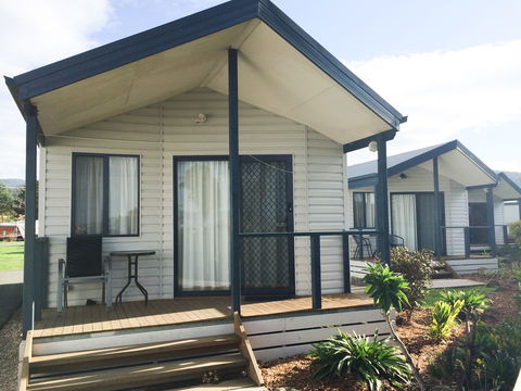 Snug Beach Cabin & Caravan Park - Sydney 4u 5