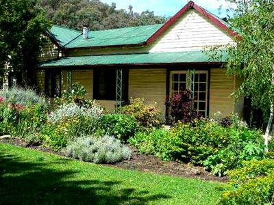 The Witches Garden - Cottage On The Creek - Sydney 4u 1