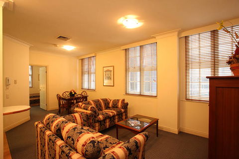 ULTIQA Rothbury Hotel - Accommodation Sydney 3