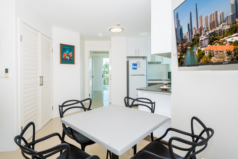 The Emerald Surfers Paradise - Accommodation Sydney 10