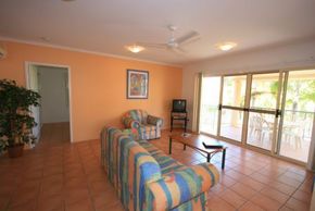 Beach Court Holiday Villas - Accommodation Sydney 2