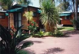 Paradise Park Cabins - Sydney 4u 5