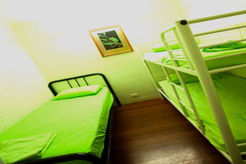 Cooktown YHA - Sydney 4u 1