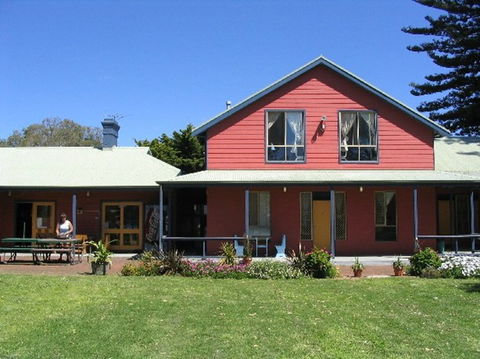 Dunsborough YHA - Sydney 4u 0